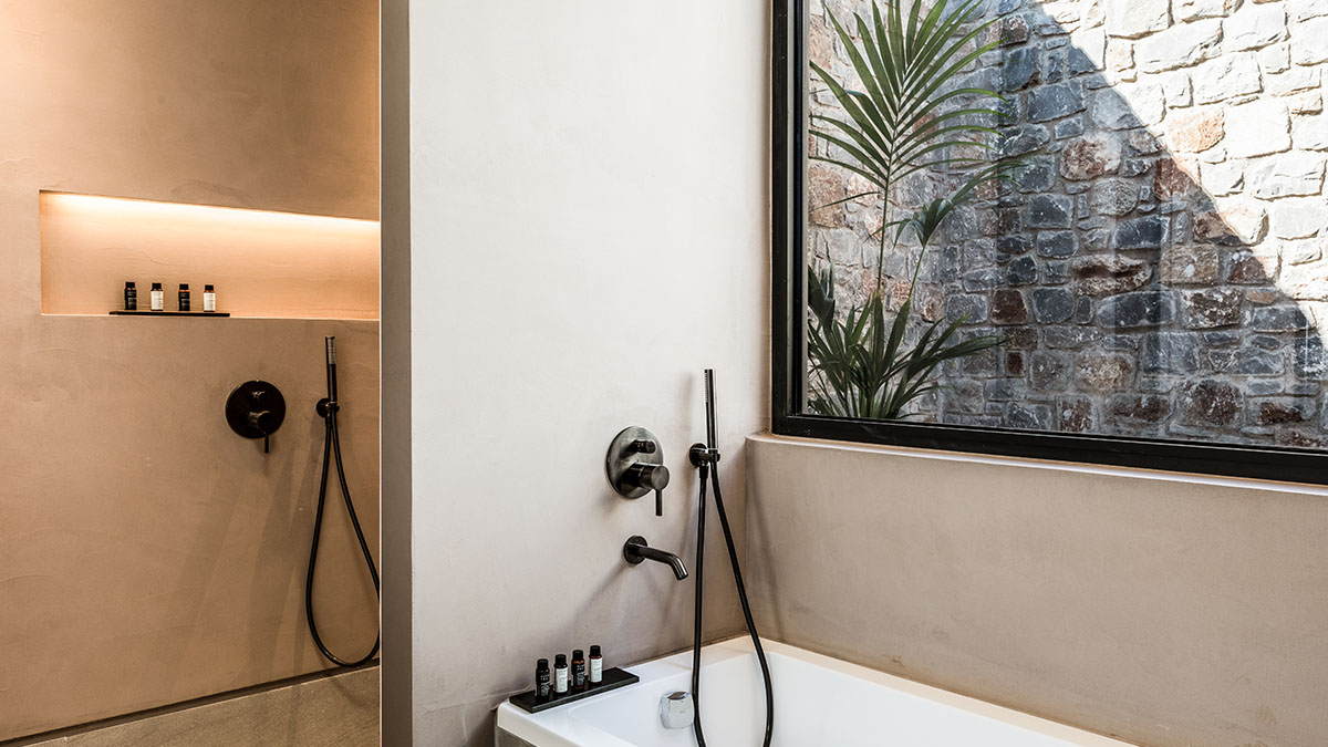 Core Open Plan Suite with outdoor Jacuzzi